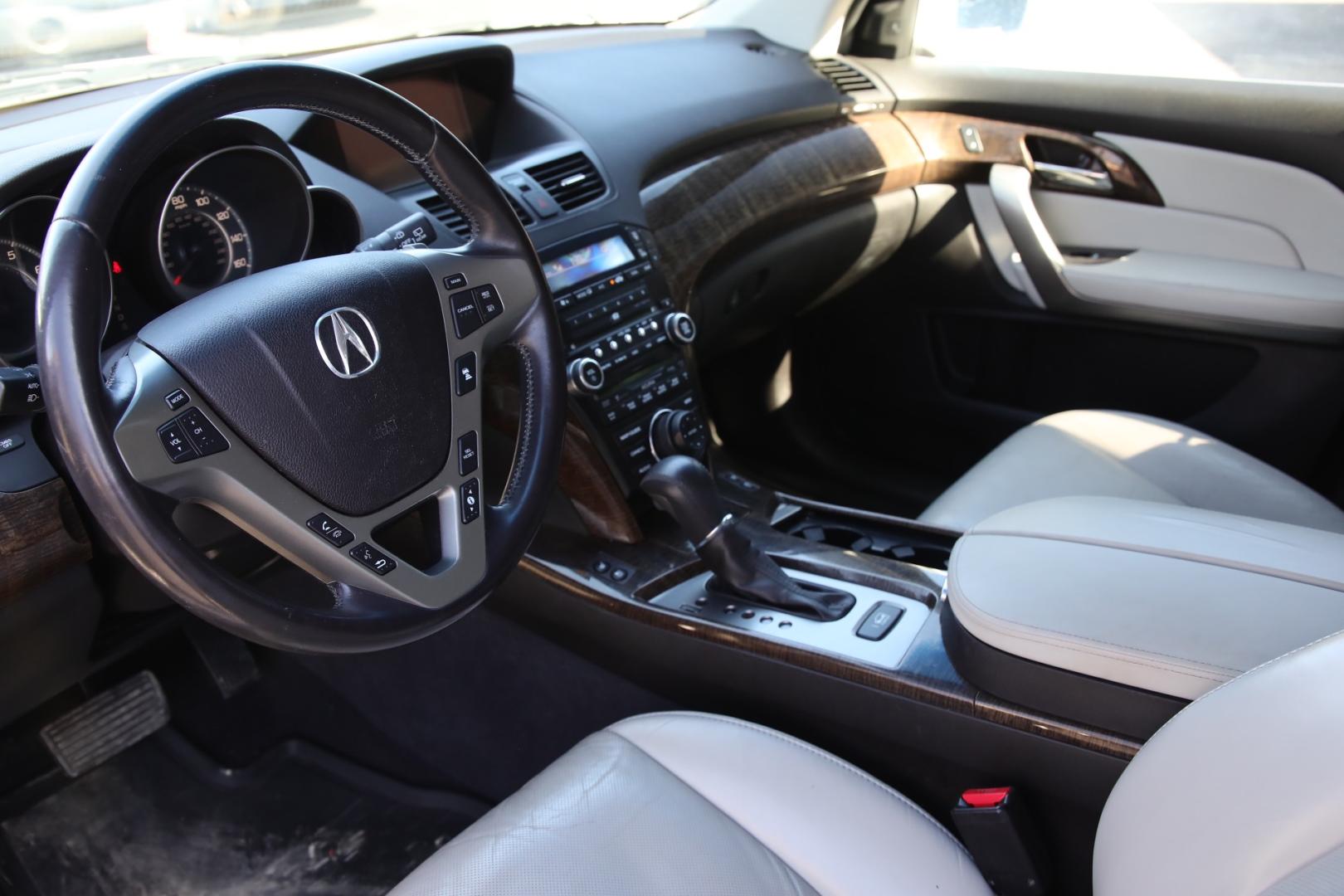 2011 WHITE ACURA MDX 6-Spd AT w/Advance Package (2HNYD2H79BH) with an 3.7L V6 SOHC 24V engine, 6-SPEED AUTOMATIC transmission, located at 420 E. Kingsbury St., Seguin, TX, 78155, (830) 401-0495, 29.581060, -97.961647 - Photo#9